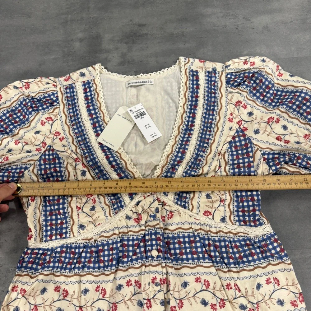Abercrombie & Fitch short puff